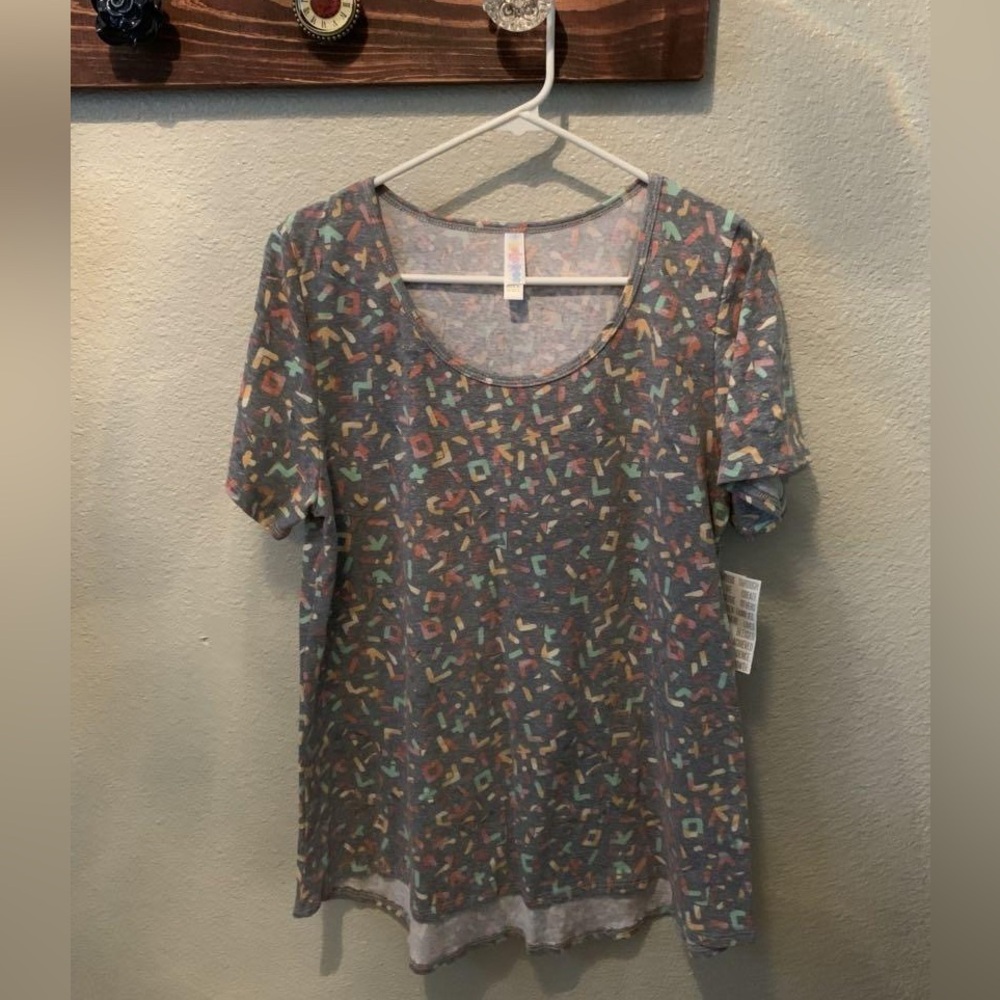 LuLaRoe Multicolor Abstract Short Sleeve Classic Tee